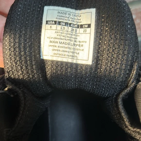 Black Under Armour lightweight Boots - Picture 5 of 6